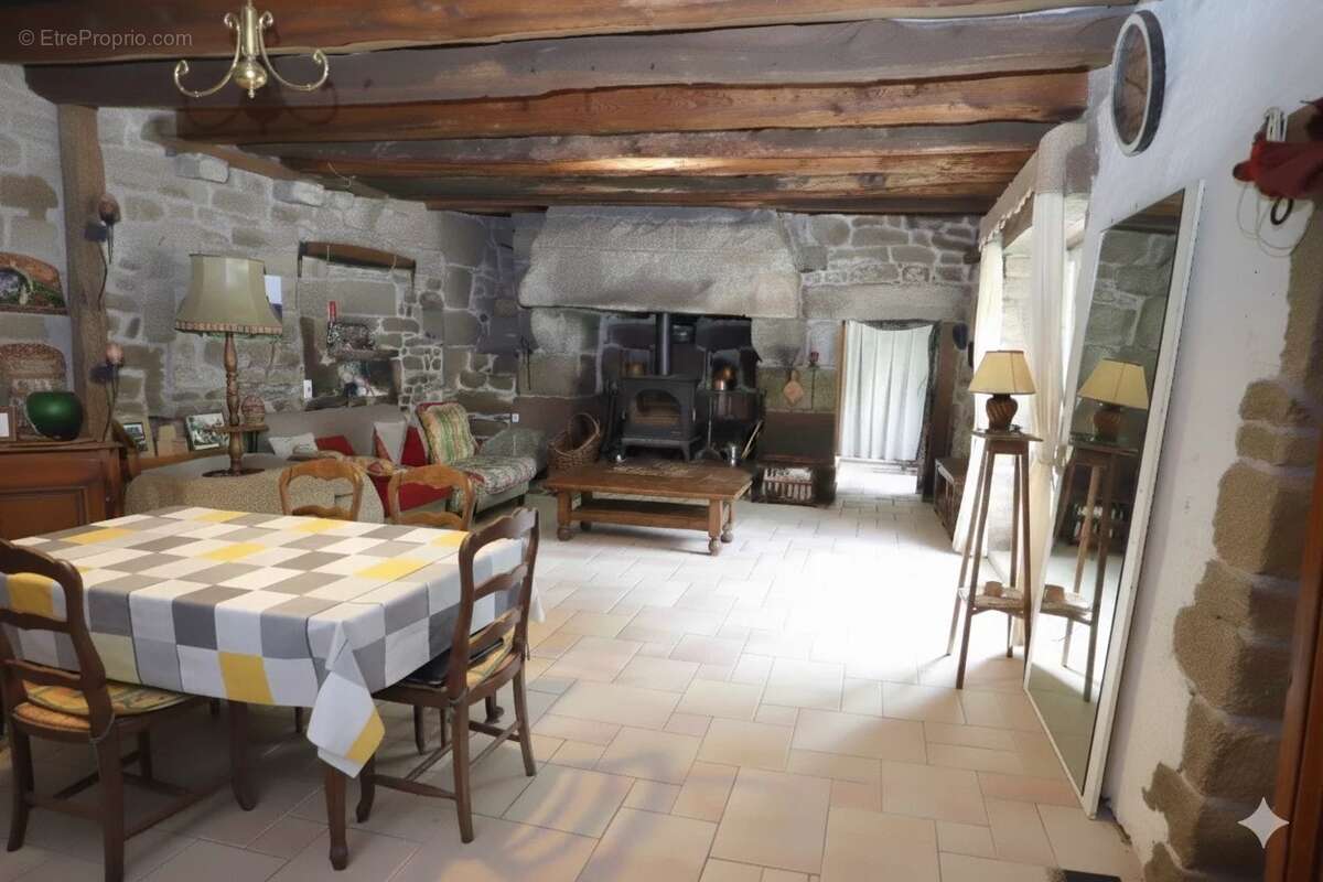 Maison à GLOMEL
