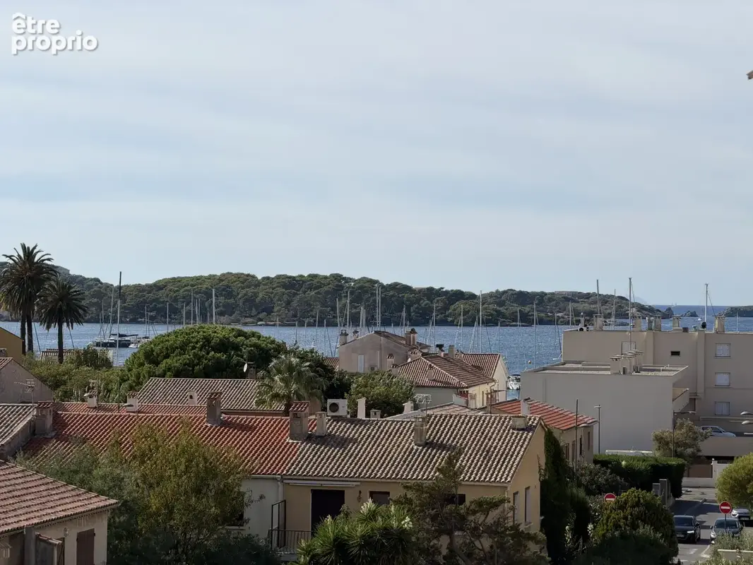 Le Brusc - appartement T2 proche du port avec vue mer - photo 3