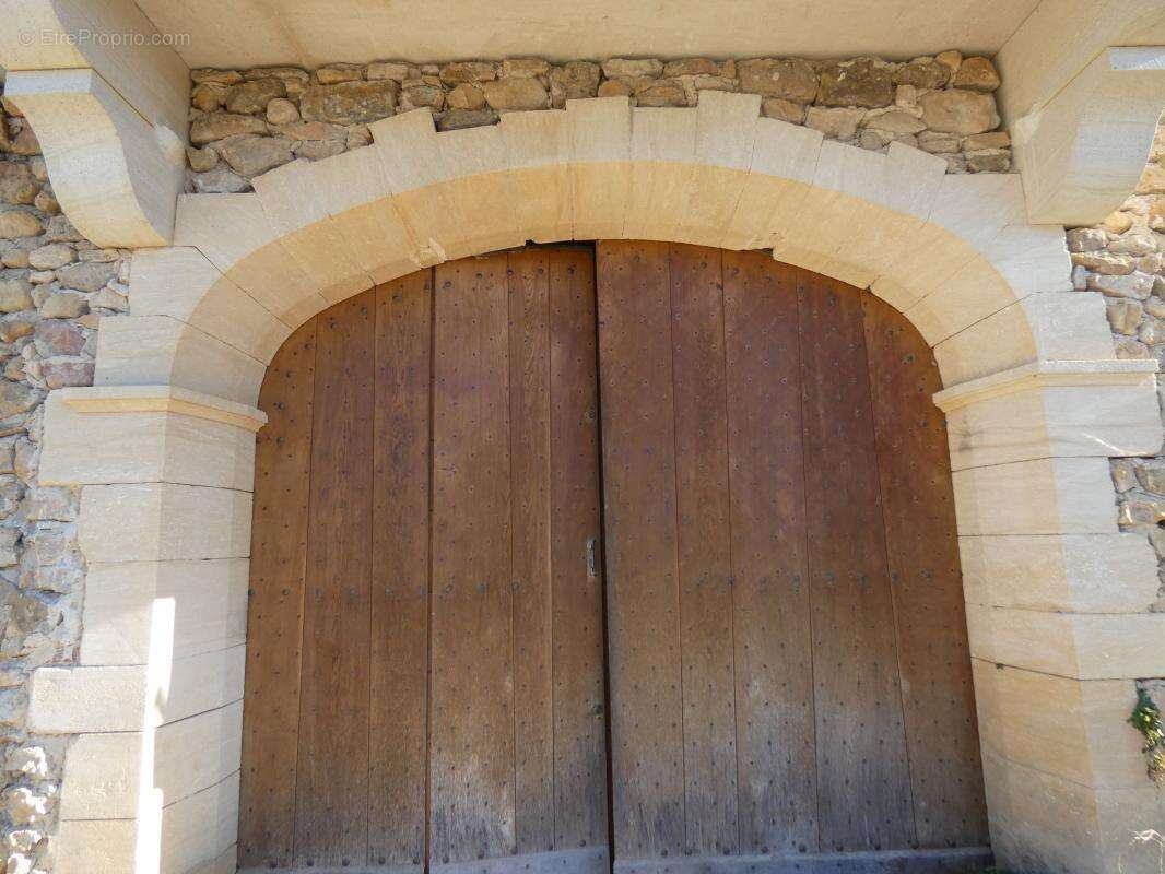 Charme de la Pierre à Sabran, grange à rénover - photo 4