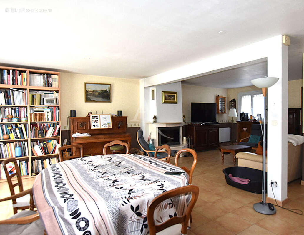 Maison à COMBS-LA-VILLE