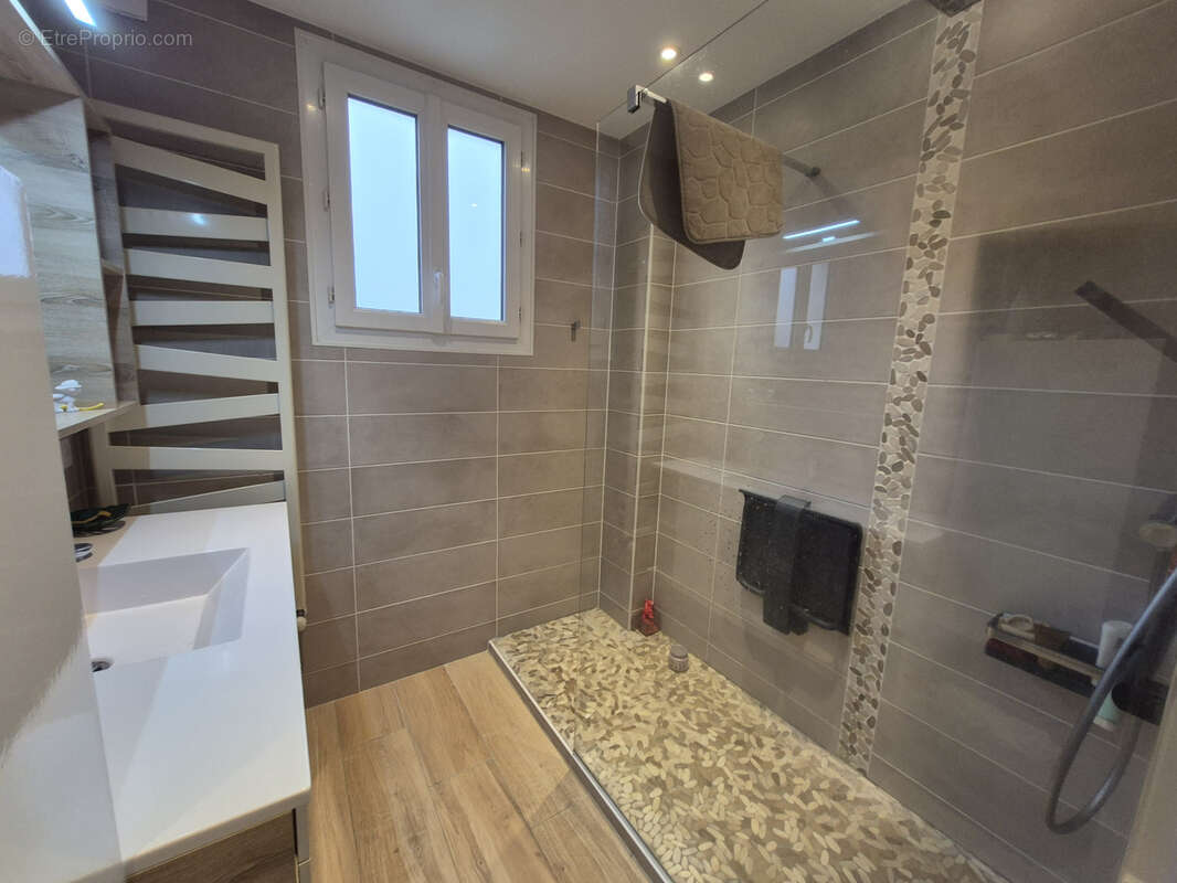 Maison à MAURECOURT