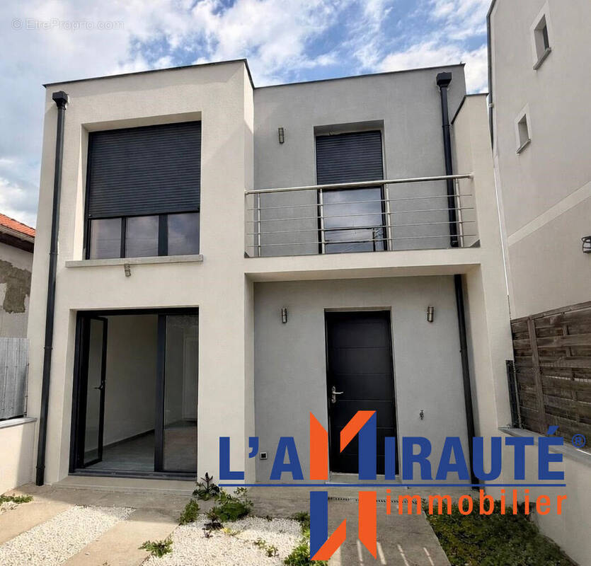 Maison à SARTROUVILLE