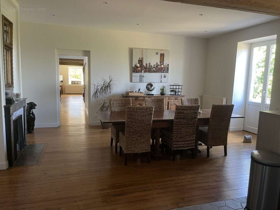 Maison à SAINT-ETIENNE-LA-VARENNE