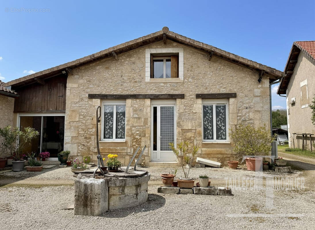 Maison à ANTONNE-ET-TRIGONANT
