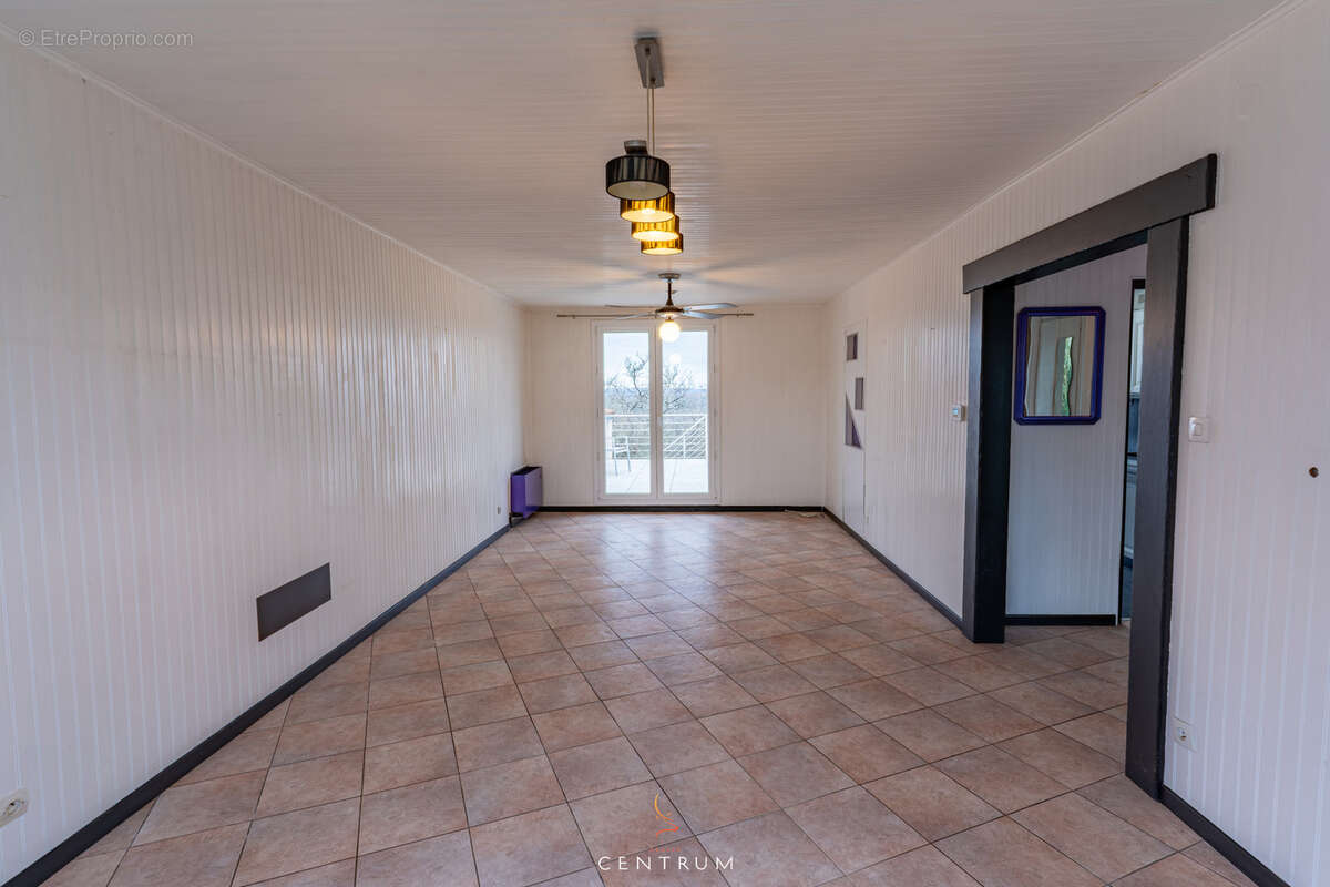 Maison à MONTOIS-LA-MONTAGNE