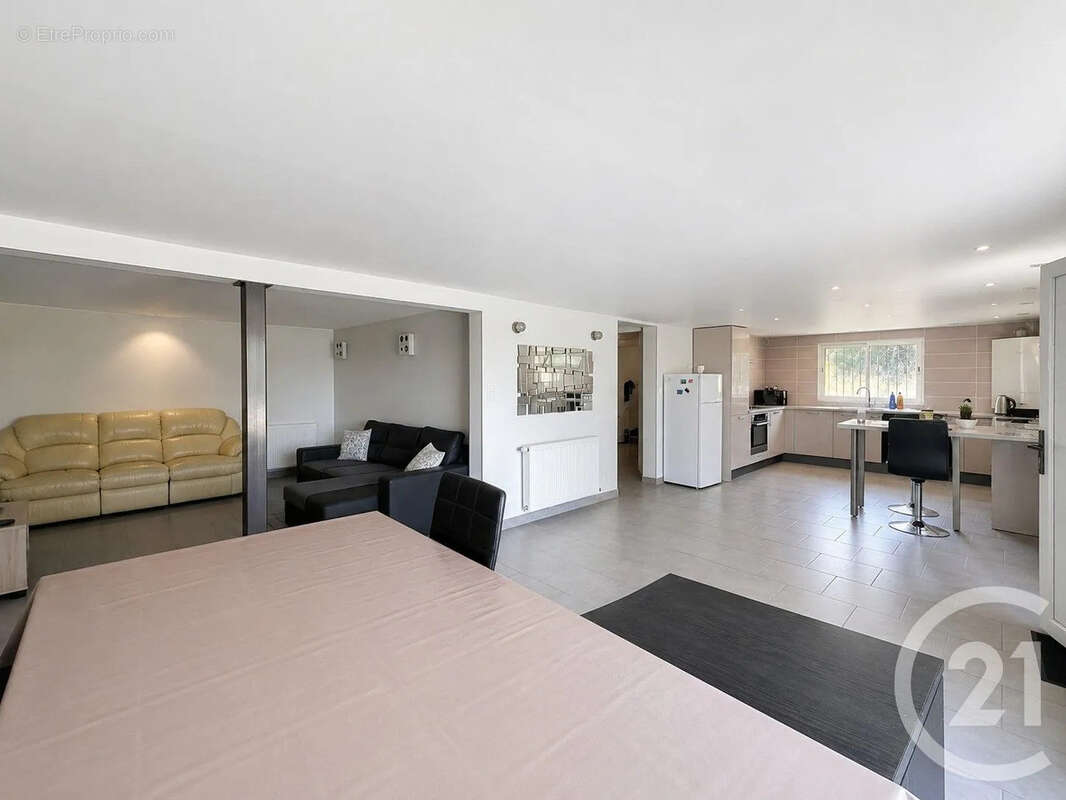 Maison 155 m² à Pont-Sur-Yonne  - photo 2