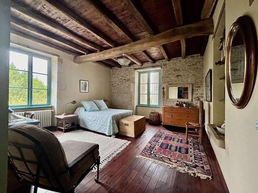 Élégante maison de ville au coeur du village historique de La Mothe-Saint-Héray - photo 8