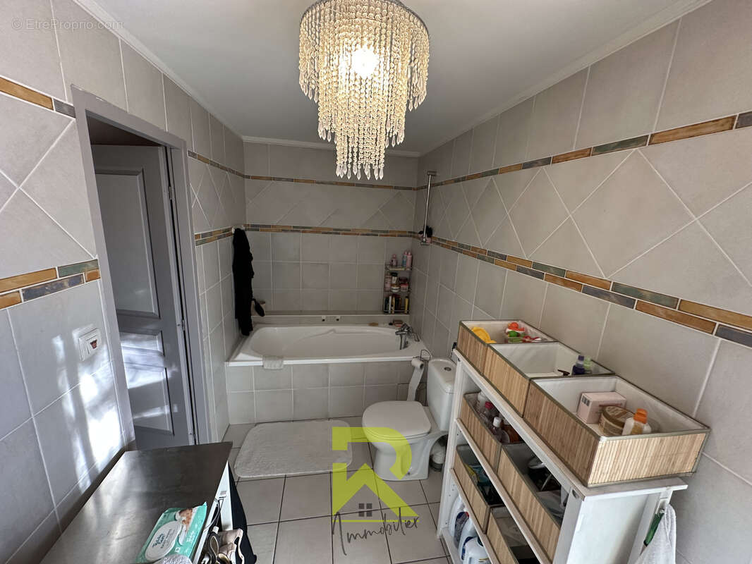 Bar Pub licence IV et ses 2 appartements - photo 23
