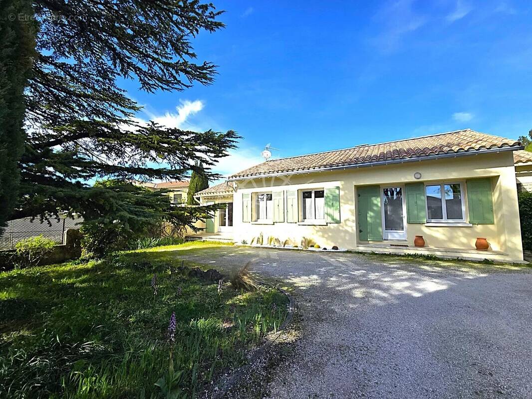 Maison à L'ISLE-SUR-LA-SORGUE