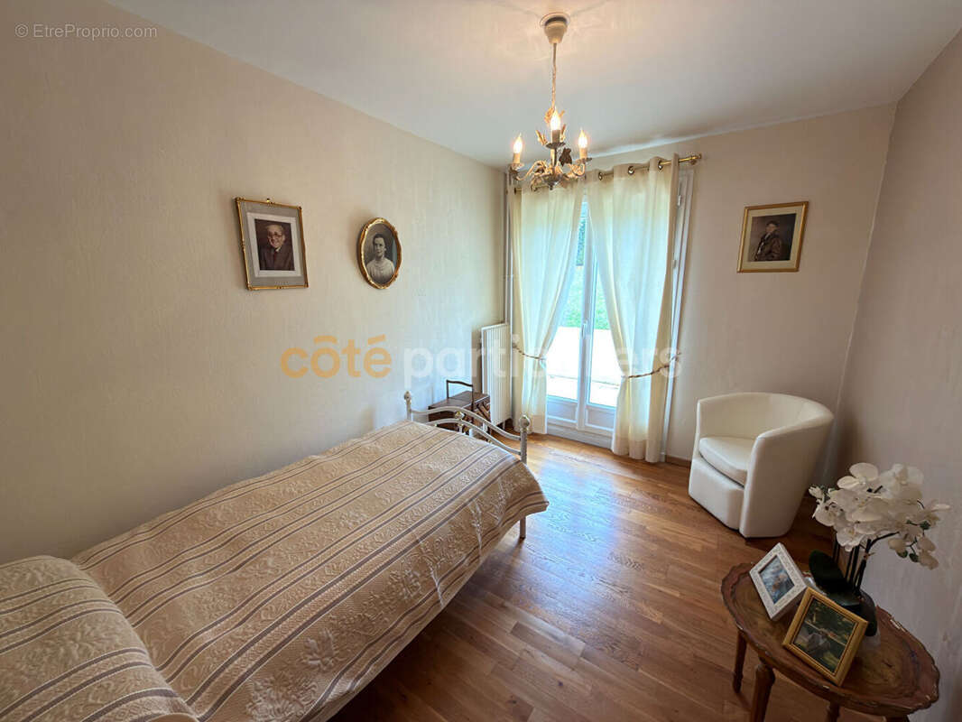 Maison à SAINT-SEBASTIEN-DE-MORSENT