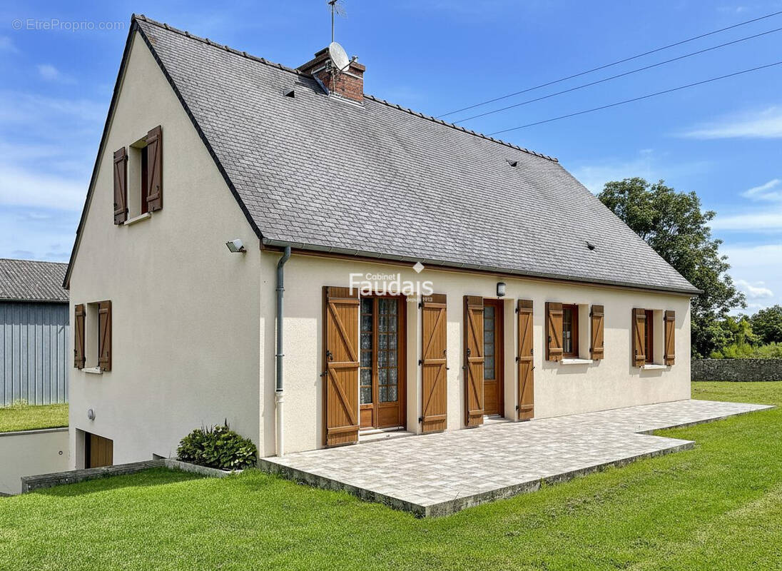 Maison à REGNEVILLE-SUR-MER