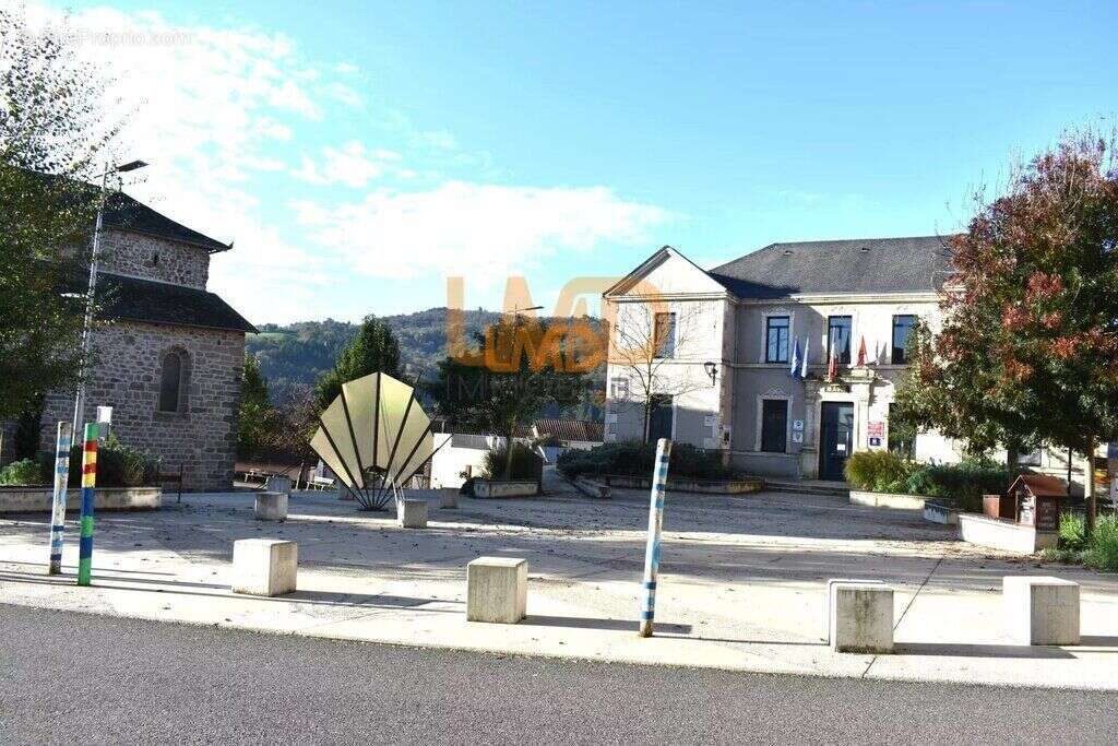 Maison à LIVINHAC-LE-HAUT