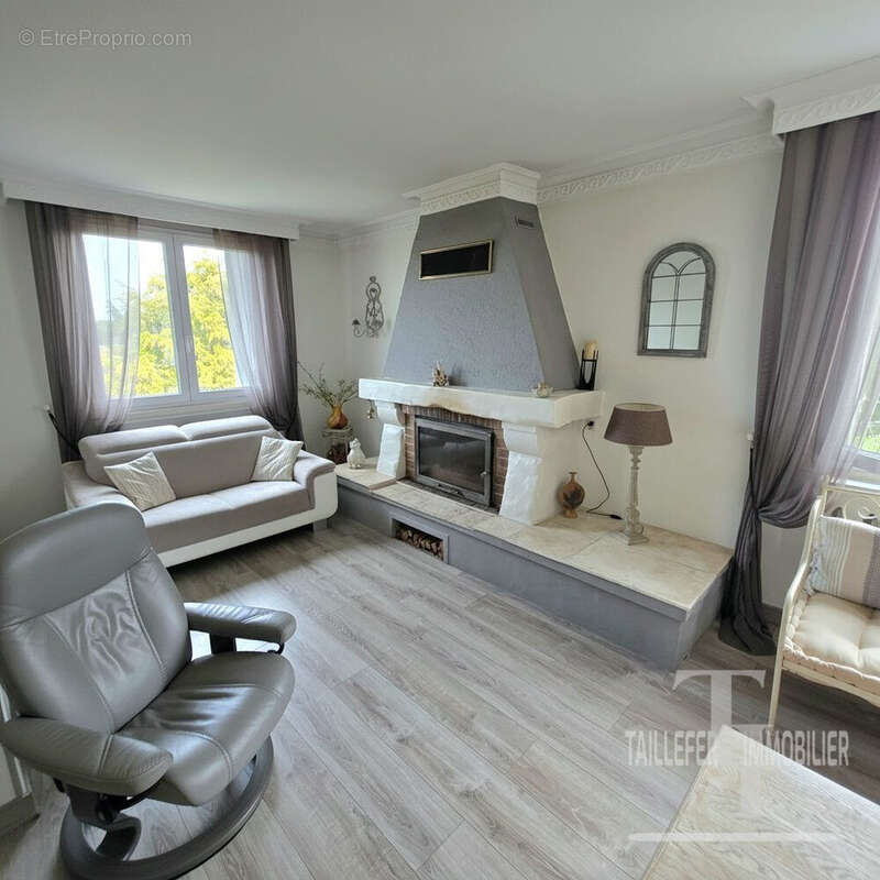 Maison à COULOUNIEIX-CHAMIERS