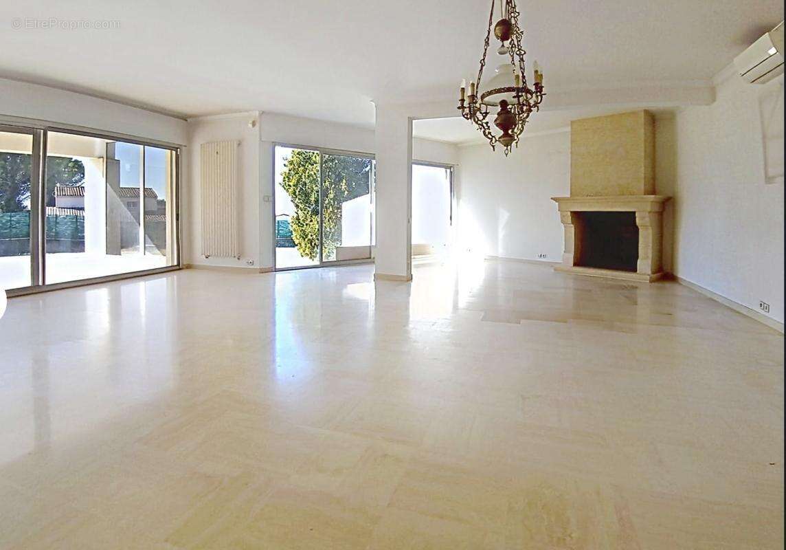 Maison 280 m² à Bedarrides  - photo 7