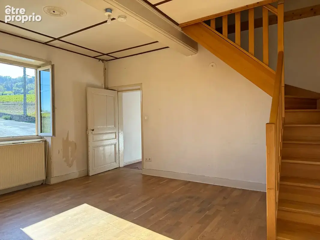 Saint Germain Nuelles - Maison en pierres à rénover avec cour et dépendances - photo 7