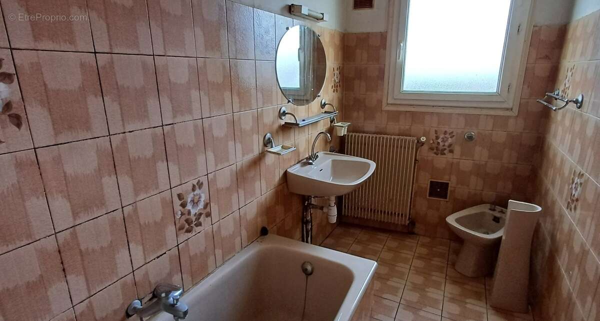Maison à vendre 3 pièces  (16 ST MICHEL) avec 1 étage et 1 garage. Avec 2 chambres - photo 7