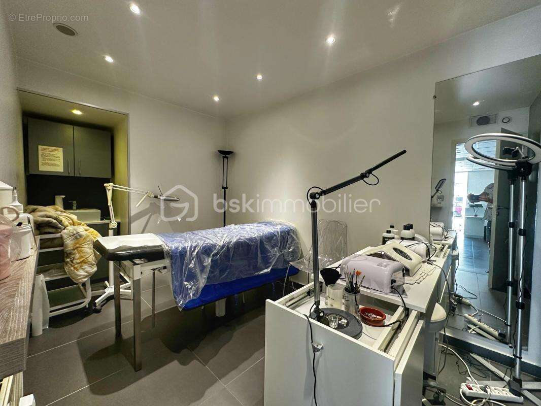 Local professionnel 71 m² – secteur mérande – chambéry – climatisé – double entrée – grande cave - photo 7