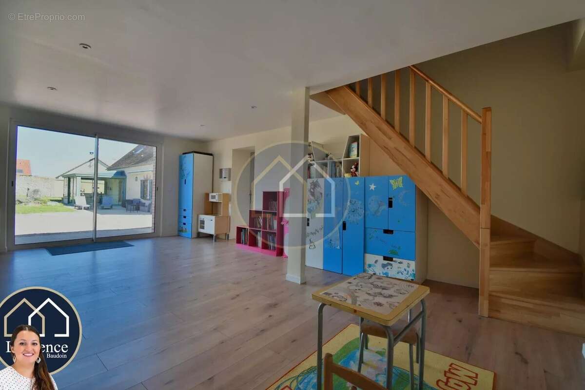 Maison à TREMBLAY-LES-VILLAGES