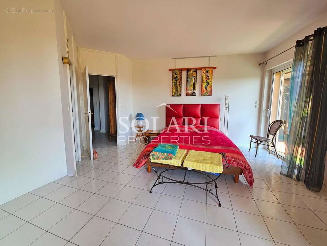 Villa avec piscine et vue panoramique sur la mer et les montagnes - photo 12