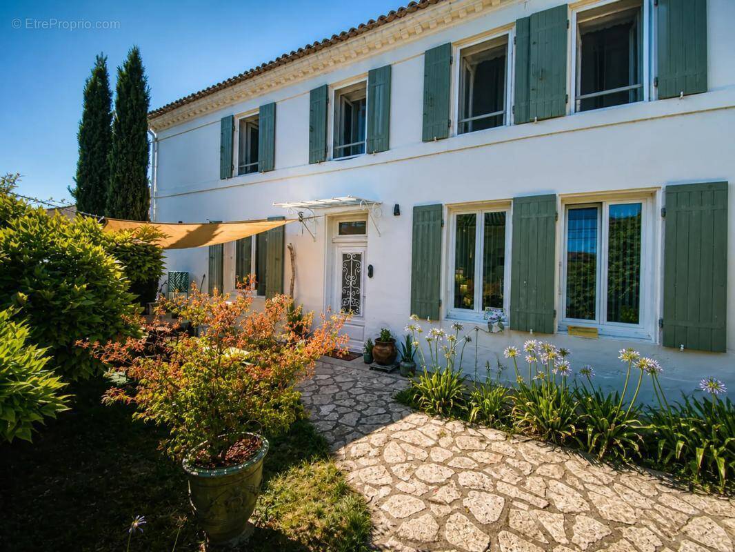 Maison à SAINT-JEAN-D'ANGELY