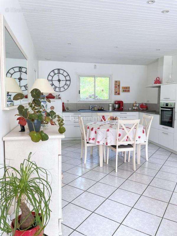 Maison à SAINTE-EULALIE-EN-BORN