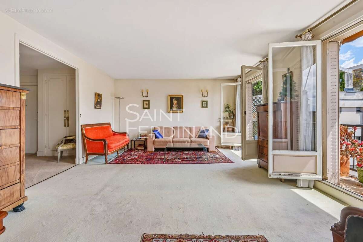 Appartement à NEUILLY-SUR-SEINE
