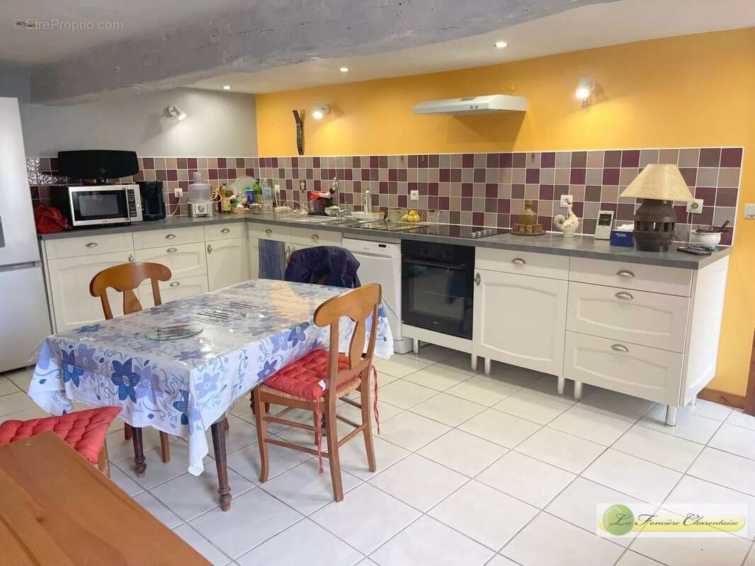 Maison à SAINT-FRAIGNE