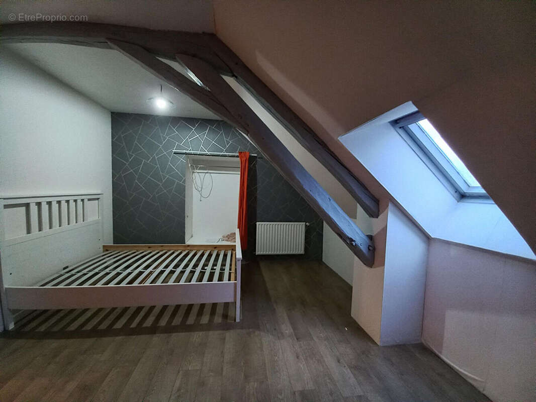 Maison à COURGENARD