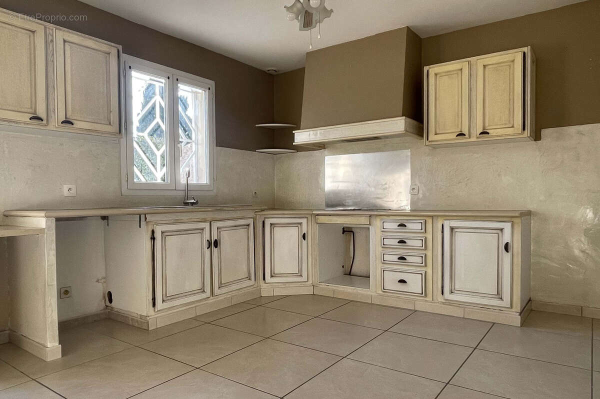 Maison à PELISSANNE