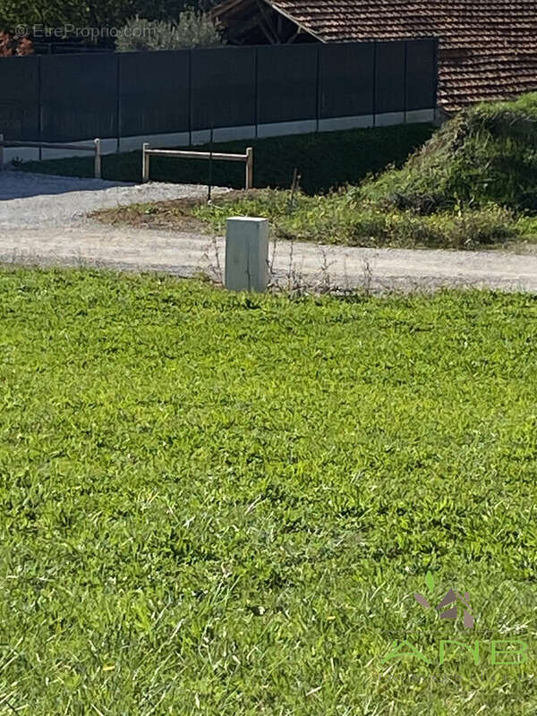 Terrain à TAPONNAT-FLEURIGNAC