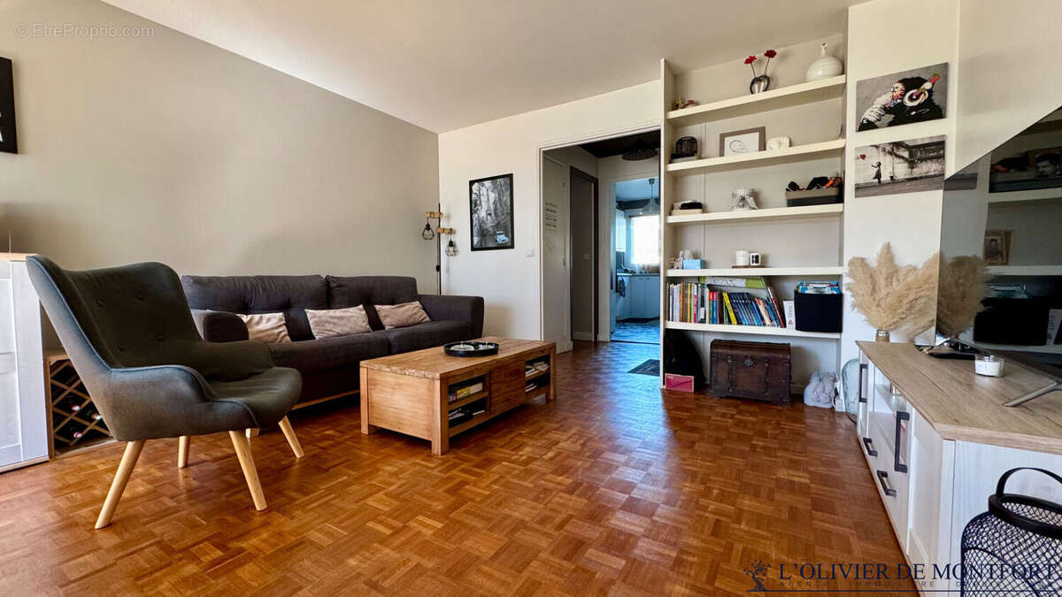 Appartement à NEAUPHLE-LE-CHATEAU