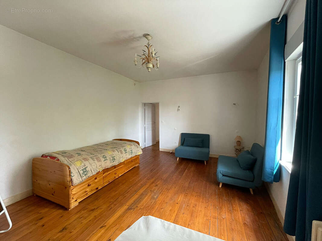 Maison 7 pièces à vendre à Varrains - Calme et Confort - photo 11