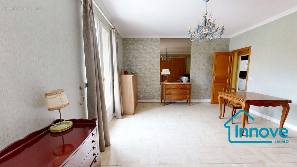 Maison à SAINT-NOM-LA-BRETECHE