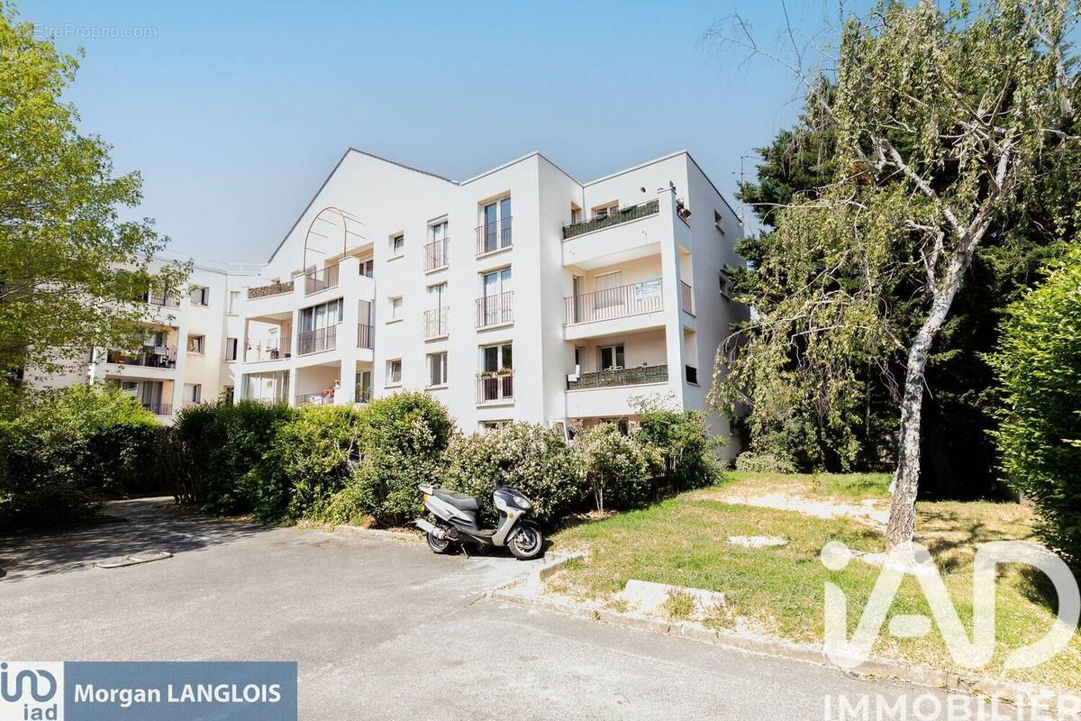 Photo 1 - Parking à VIRY-CHATILLON