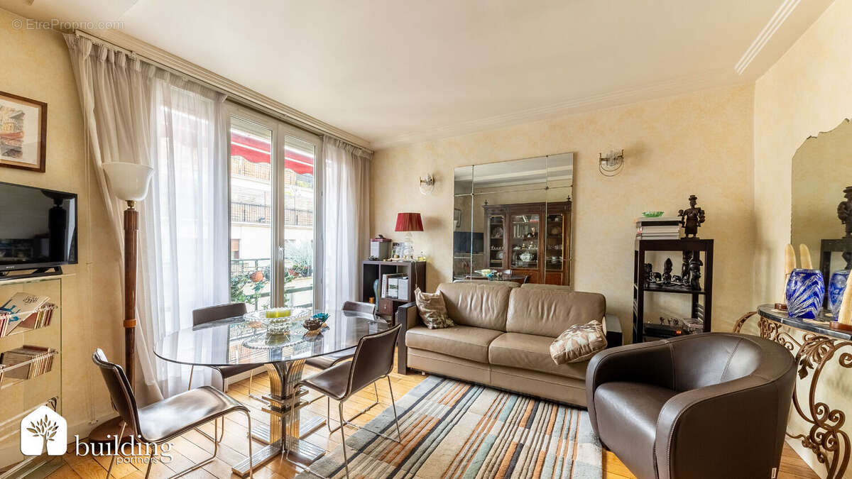 Appartement à PARIS-17E
