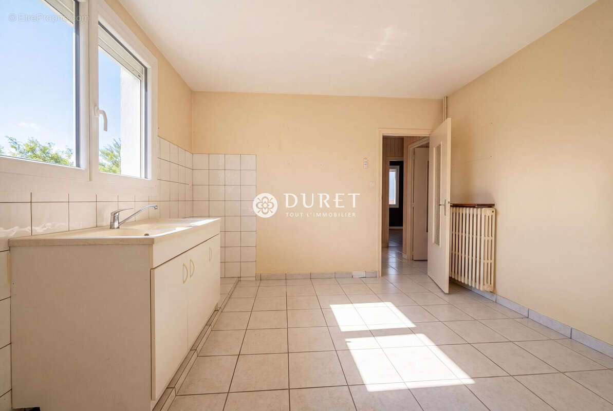 Maison 86 m² à Challans  - photo 4