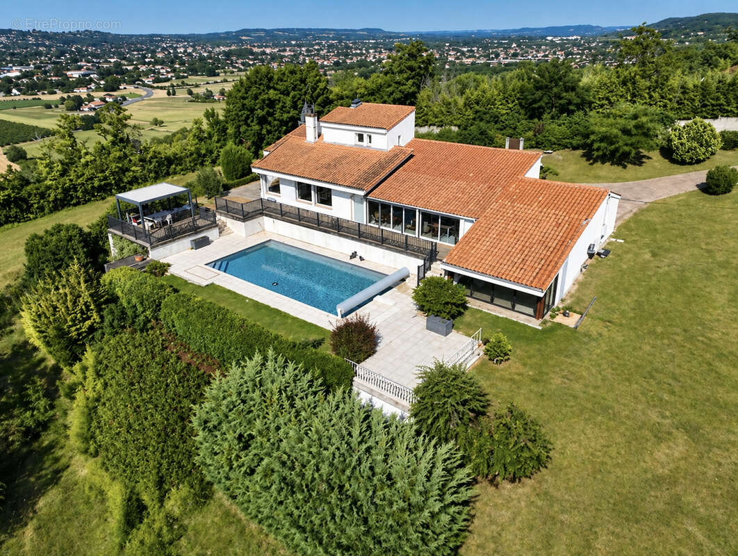 Maison à PUJOLS