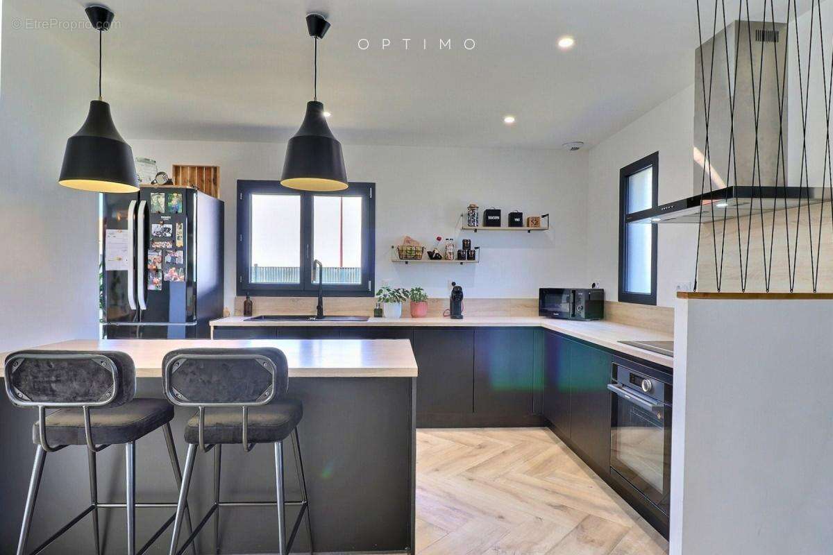 Maison à SAINT-GENIS-DES-FONTAINES