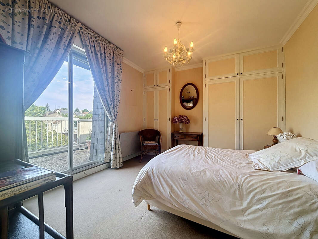 Appartement à SAINT-CYR-SUR-LOIRE