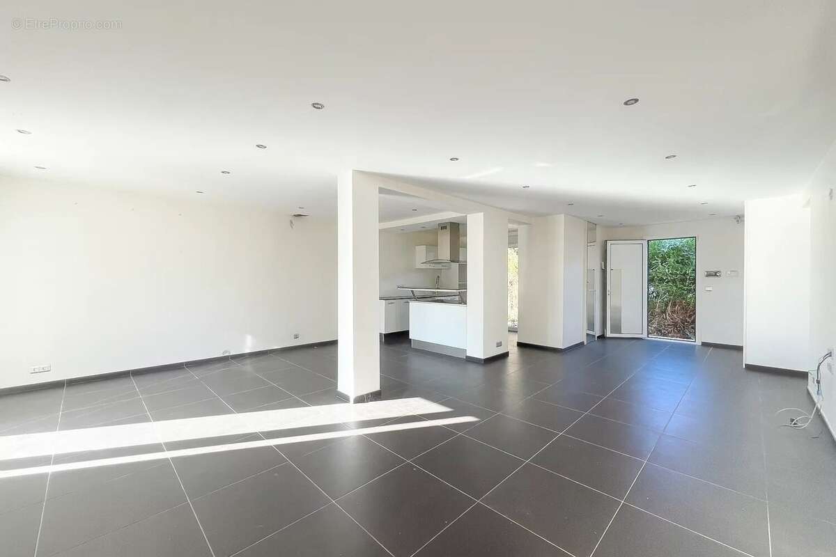 Maison à FONTENAY-TRESIGNY