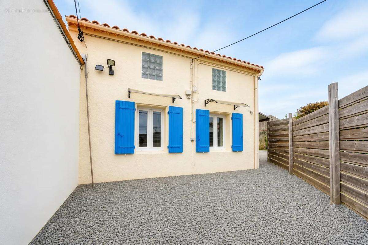 Ensemble de 4 maisons charentaises proche océan - photo 23