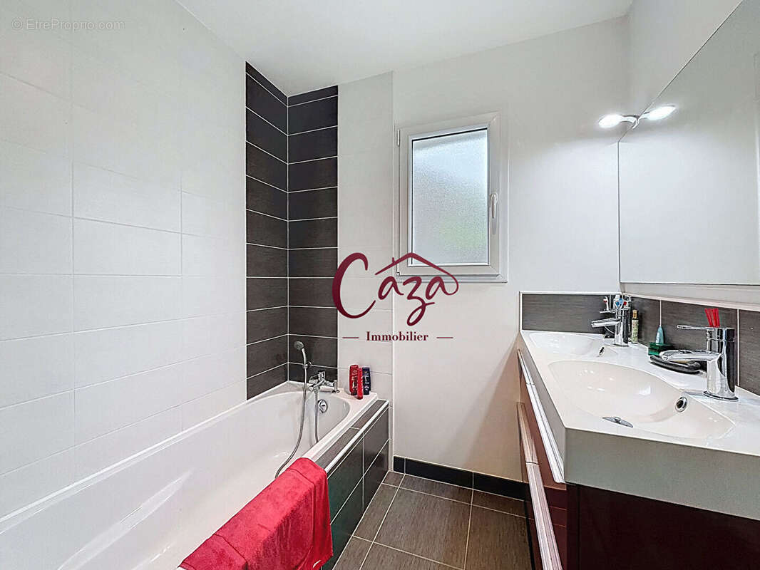 Maison à FARGUES-SAINT-HILAIRE