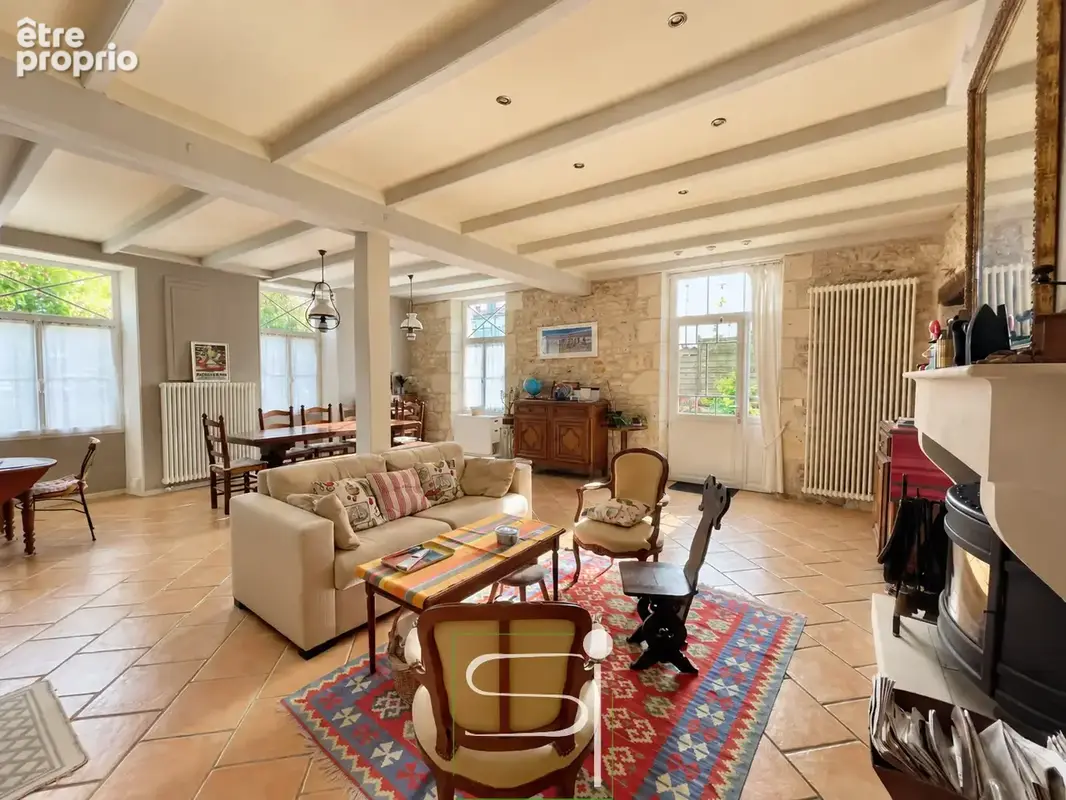 Le Gua - Maison en pierre avec patio et dépendances - photo 4