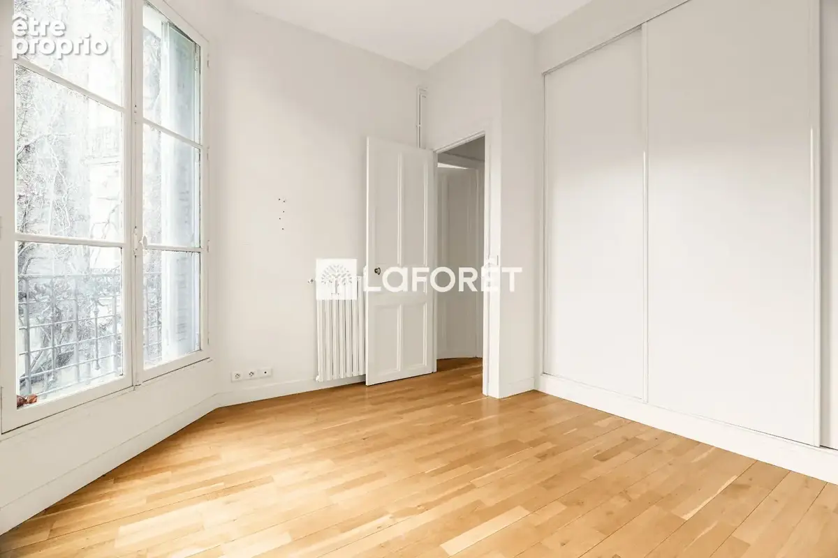 Trois chambres & chambre de service - traversant - beaux volumes - photo 6