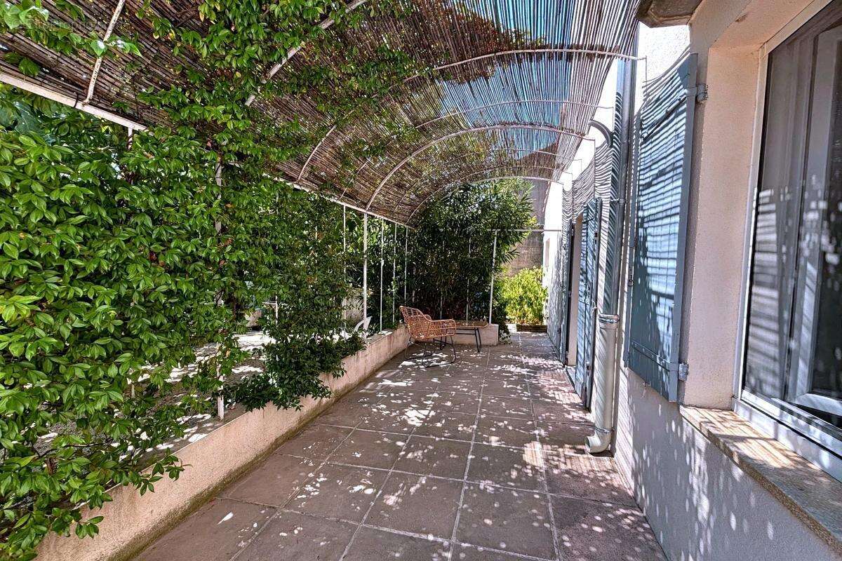 Maison 270 m² à Theziers  - photo 2