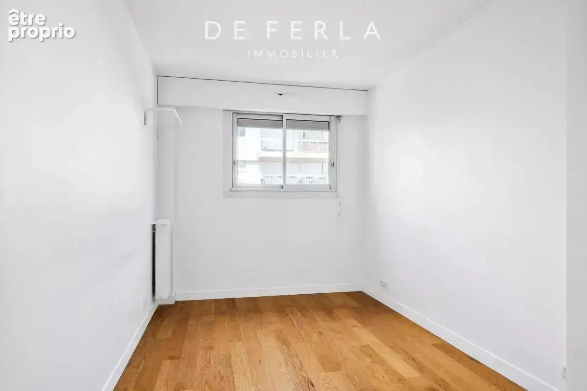 Paris XVᵉ – Appartement familial traversant avec doubles balcons et parking - photo 13