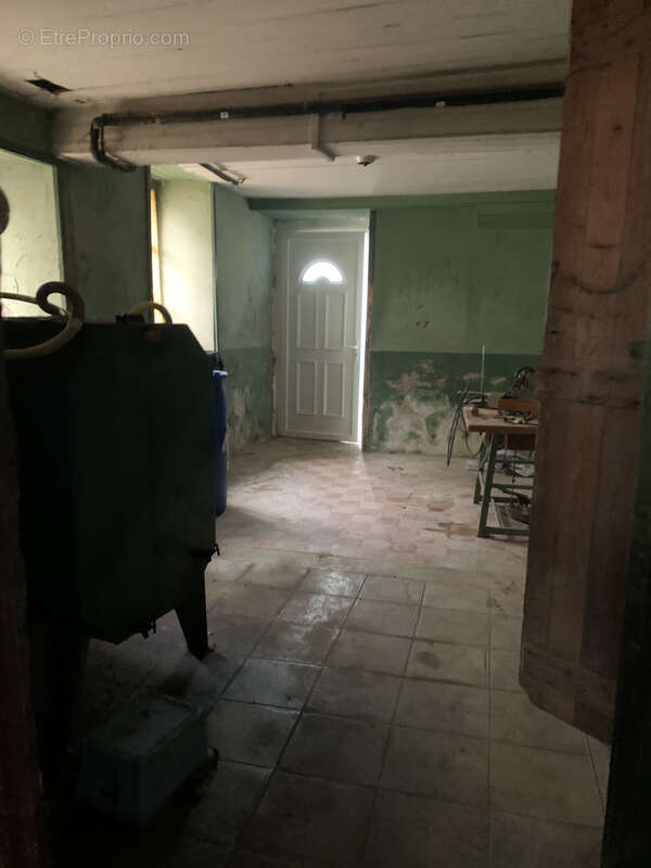 Maison à AMBRIERES-LES-VALLEES