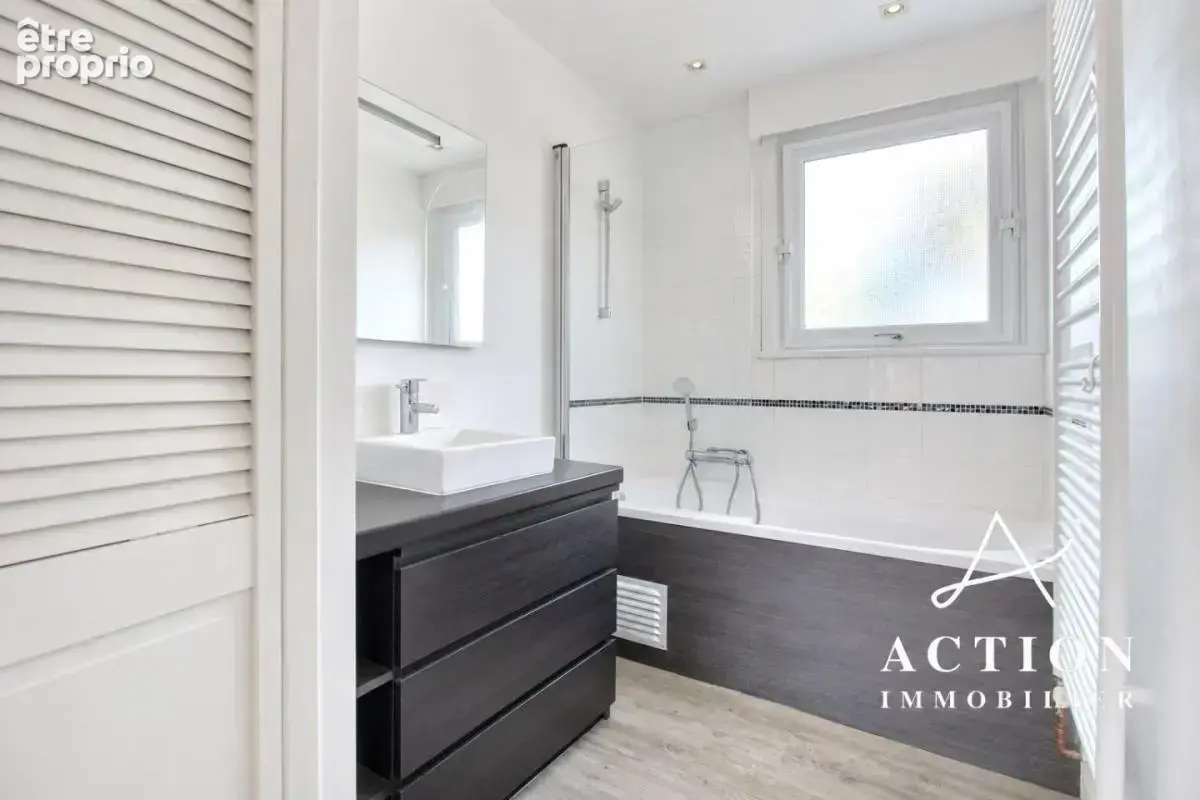 Appartement très lumineux 85m² - 2 chambres - Croisé Laroche MARCQ EN BAROEUL - photo 6