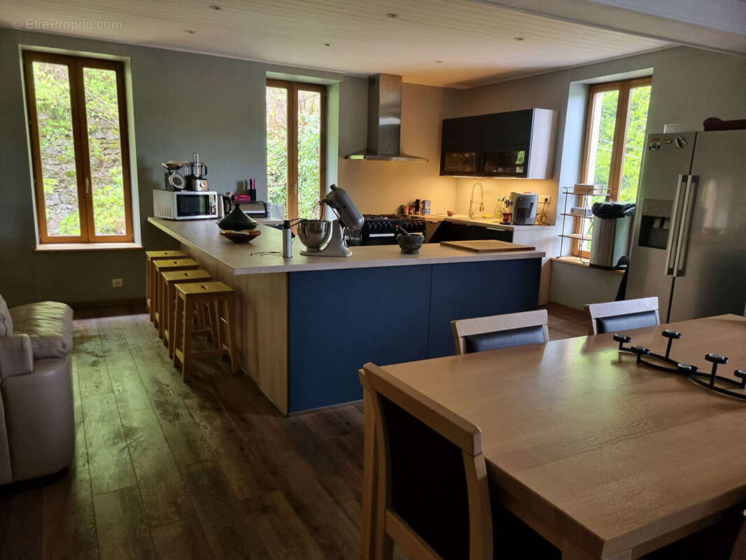 Appartement à LE MAYET-DE-MONTAGNE