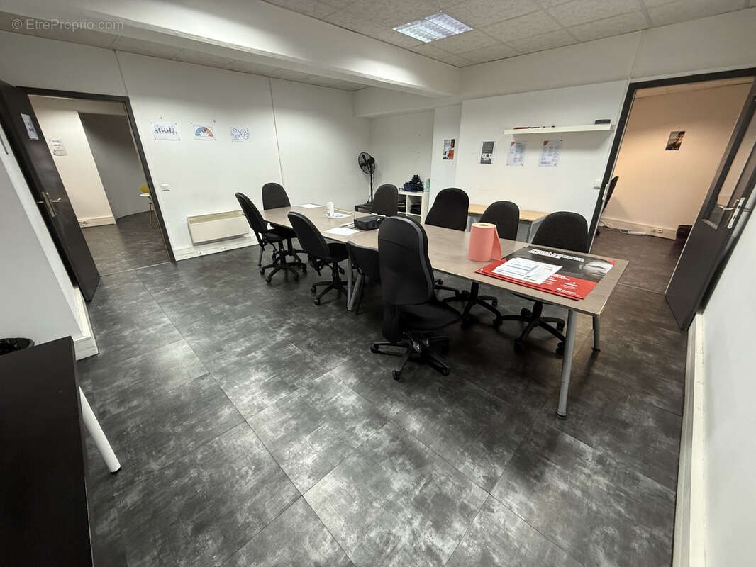 Bureaux / locaux professionnels de 187 m2 avec parkings privatifs   centre-ville de forbach - photo 9
